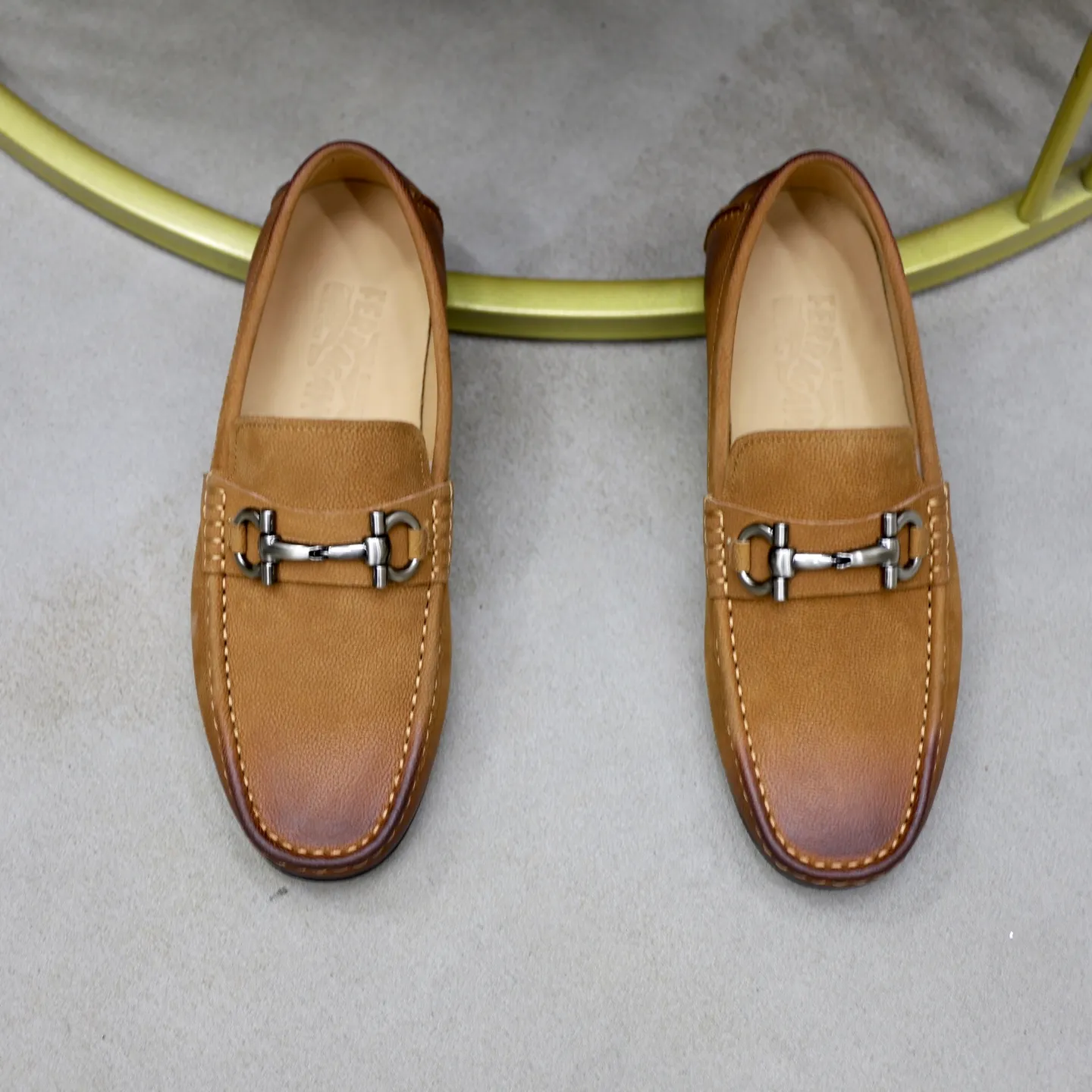 Men's men's shoes 💰462💰🙅‍♂️🙅‍♂️🙅‍♂️Niuli Brand: Ferragamo Standard code: Men's code 38/44 (45 customized) Grade: Same style as the official website Material: Original imported cowhide leather lining Original wear-resistant lightweight outsole Style category: Men's casual slip-on shoes Doudou shoes Noble luxury brand elements, top luxury color: actual picture color